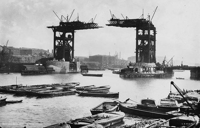 construction-of-tower-bridge-in-london