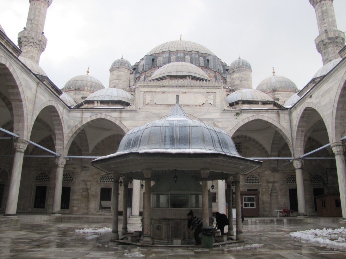 Şehzade Camii ve şadırvanı